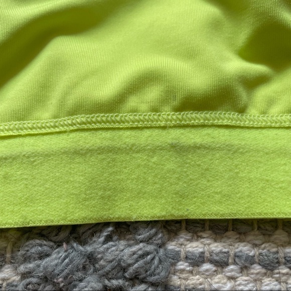 *SOLD* Victoria’s Secret ultimate unlined sports bra - Picture 4 of 4